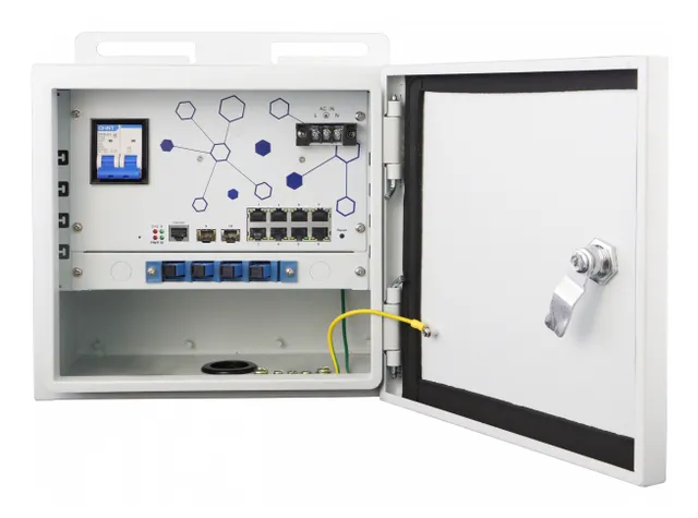 - switch - 10 ports - smart