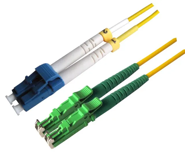 - Nätverkskabel - E2000/APC enkelläge