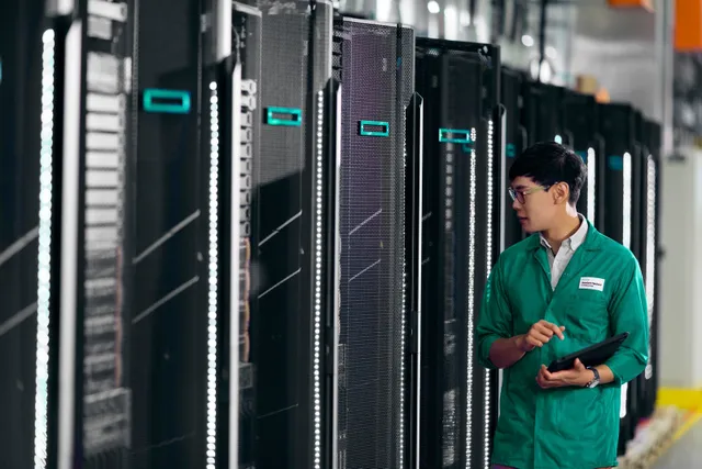 HPE NS204i-u v2 - Kontrollerkort - startoptimiserad lagringsenhet - M.2 2280 - NVMe PCIe - RAID 1 - PCIe 3.0 HD: 2 x 480 GB