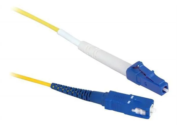 - Patch-kabel - LC enkelläge (hane) till SC