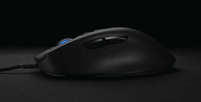 NAOS PRO - Mus - ergonomisk - högerhänt - optisk - 7 knappar - kabelansluten - USB - låda