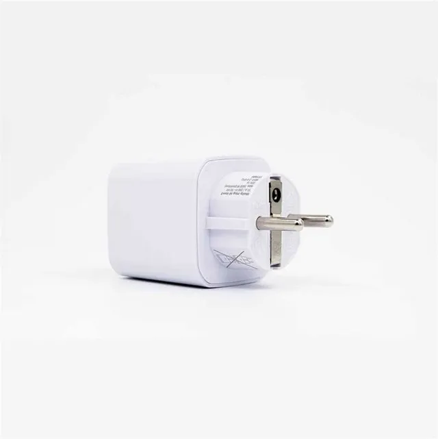 Plug M Gen3 - Kompakt smart plug WiFi - Vit